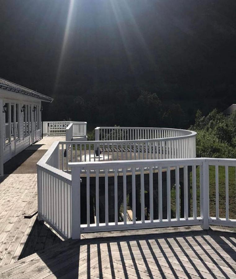 Senja Living Aparthotel Stonglandseidet Exteriör bild
