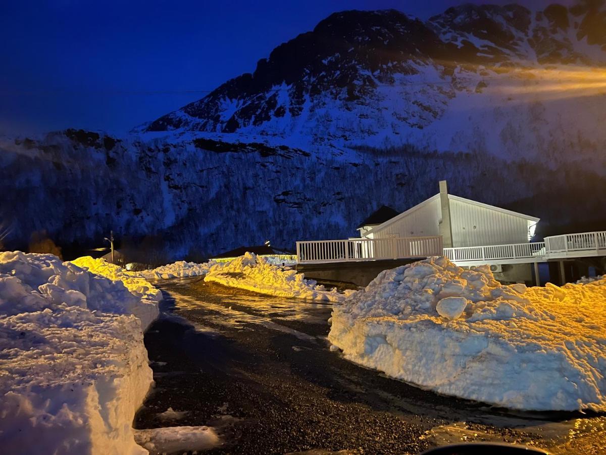 Senja Living Aparthotel Stonglandseidet Exteriör bild