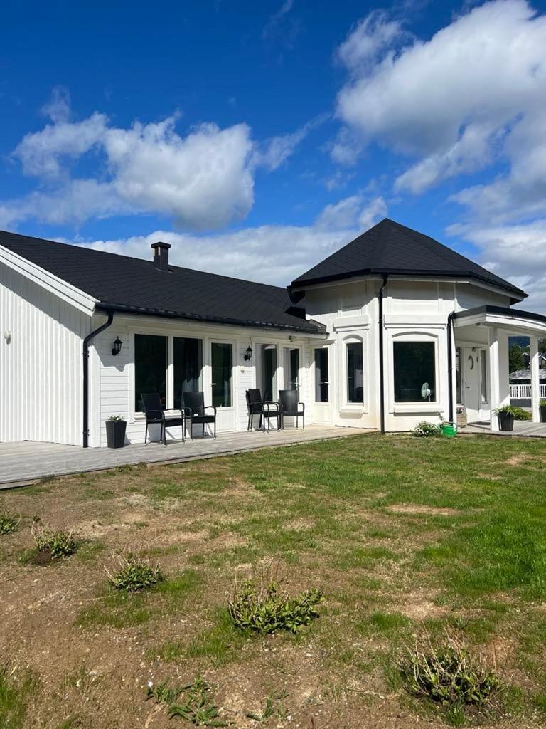 Senja Living Aparthotel Stonglandseidet Exteriör bild